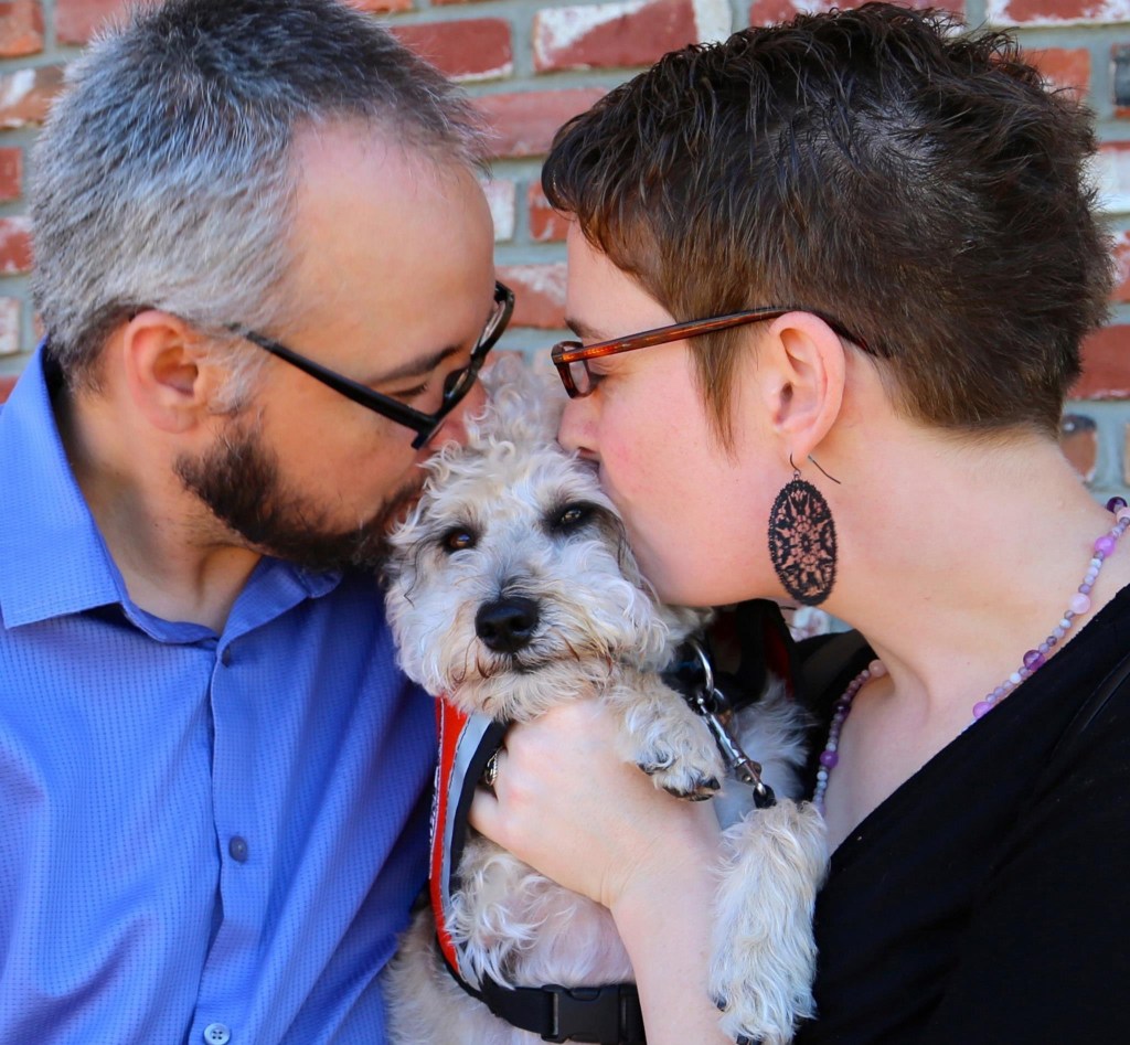 Drago and Jennifer kissing Magnus.